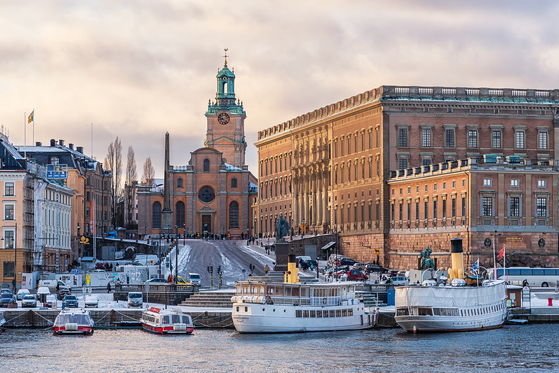 Storkyrkan and Kungliga slottet Stockholm 2016 01.jpg — illustrating A First Visit to Stockholm, in a Sensible Order