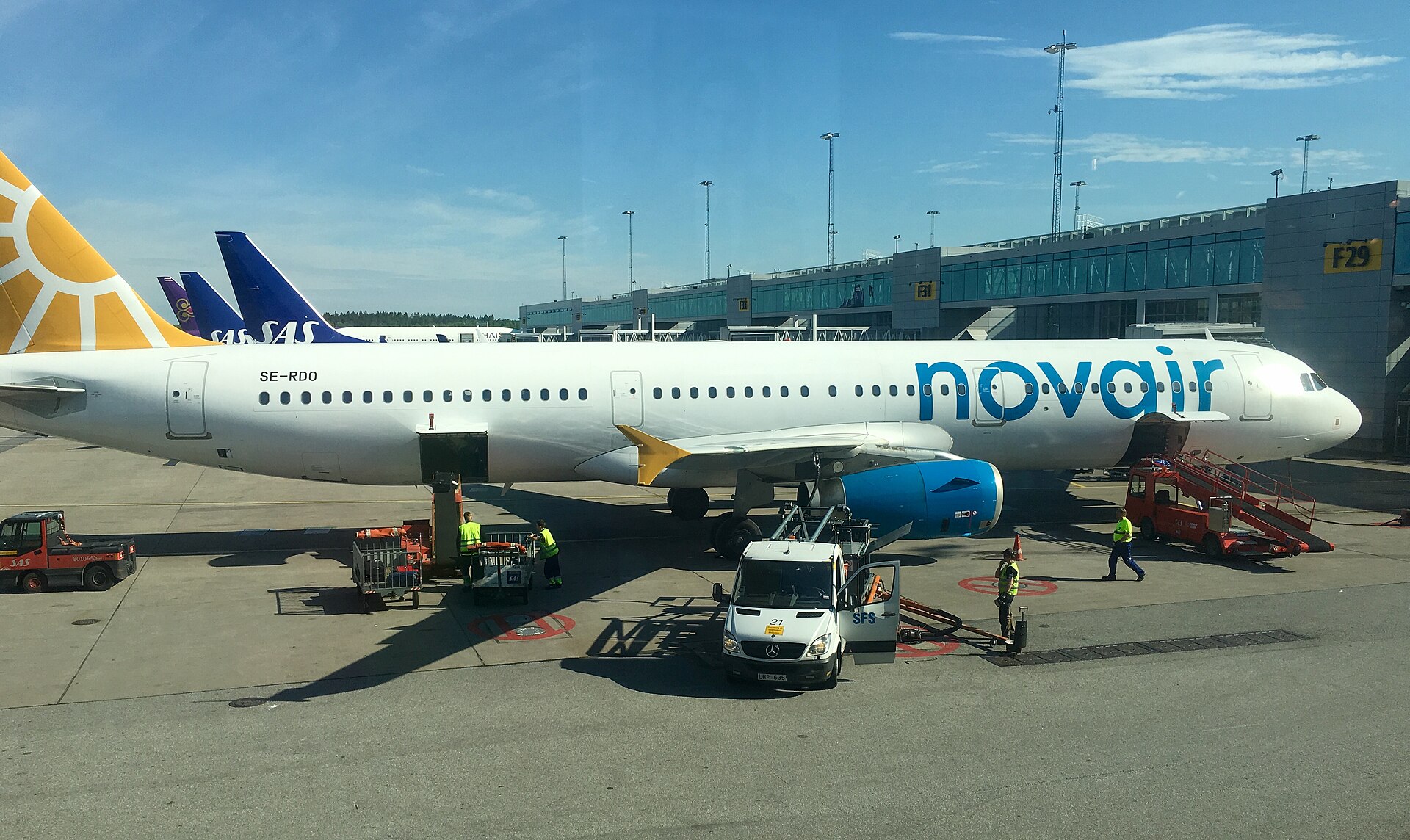 Aircraft registered SE-RDO at Stockholm Arlanda Airport