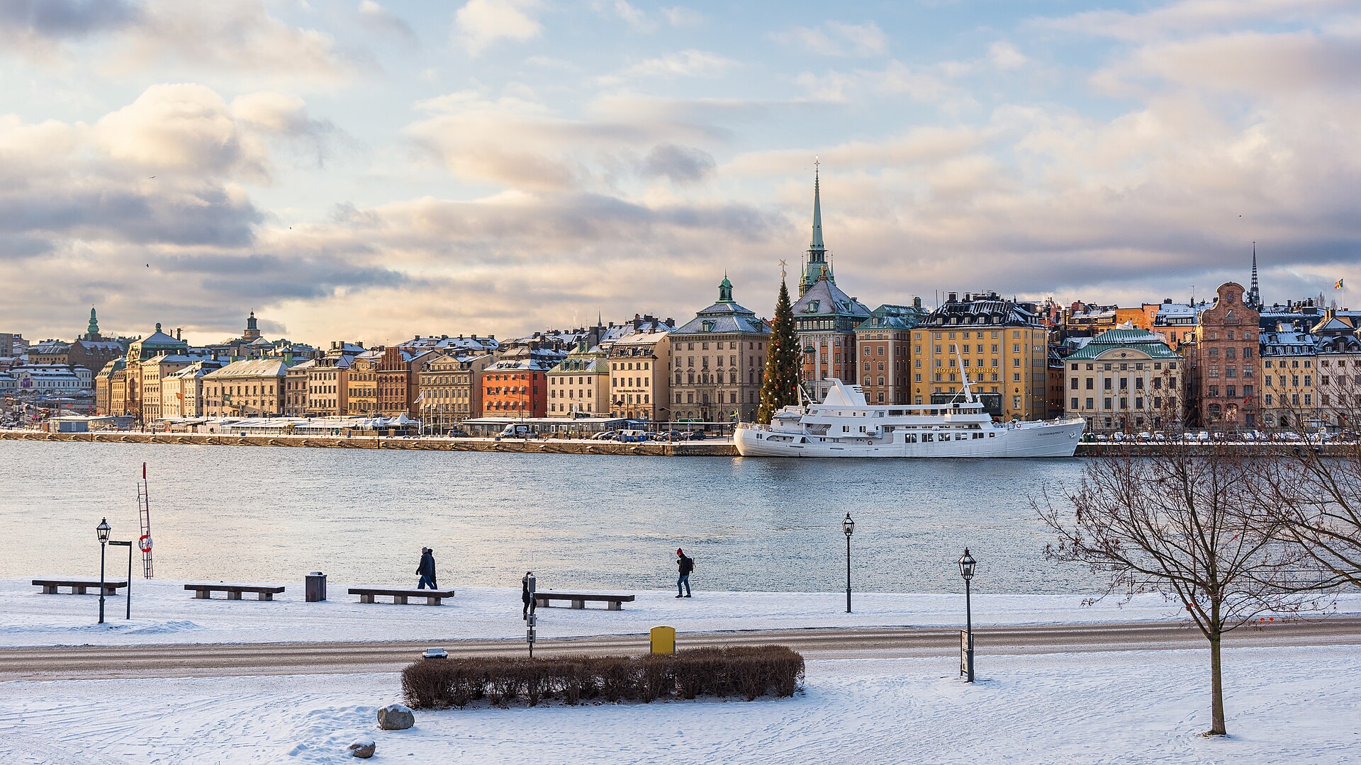 Skeppsbrokajen Gamla Stan from Skeppsholmen Stockholm 2016 01.jpg — illustrating How Would You Spend Two Days in Stockholm?
