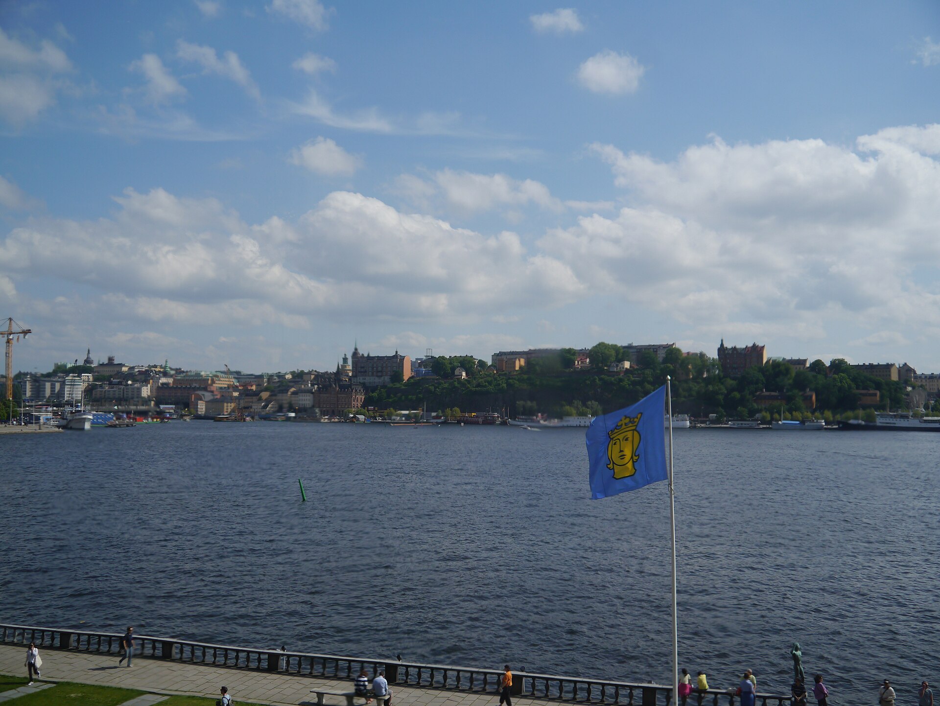 Stockholm Blick vom Rathaus auf Södermalm 4.JPG