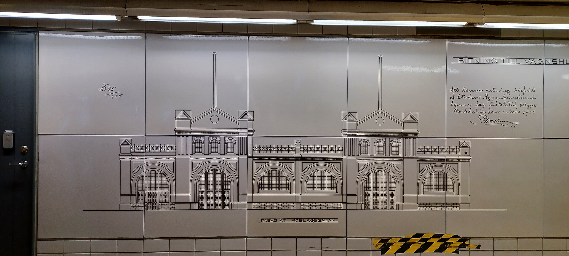 Porcelain tiles printed with a building design as artwork at Rådmansgatan metro station in Stockholm