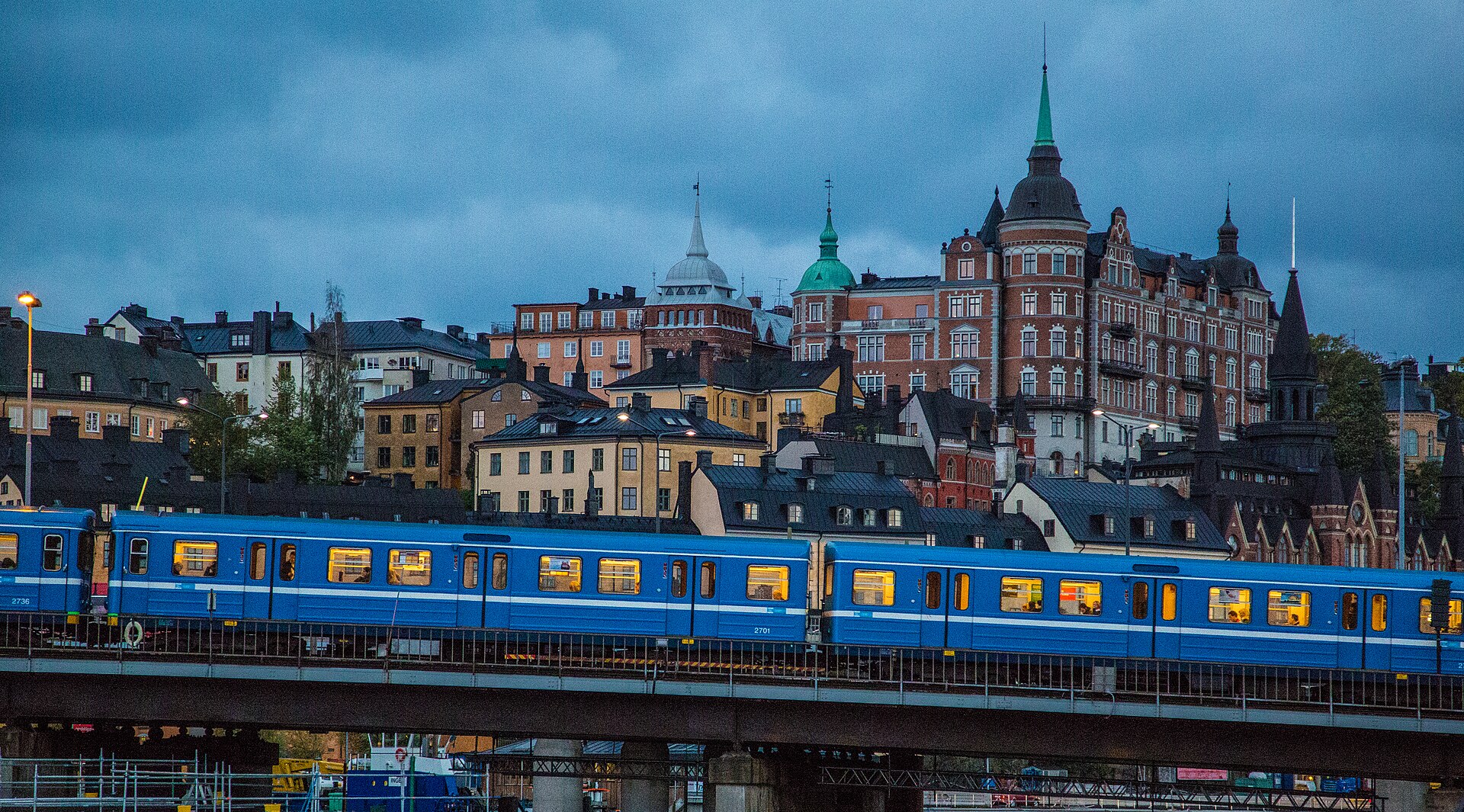 Tunnelbana & Stockholm Skyline (15925503541).jpg