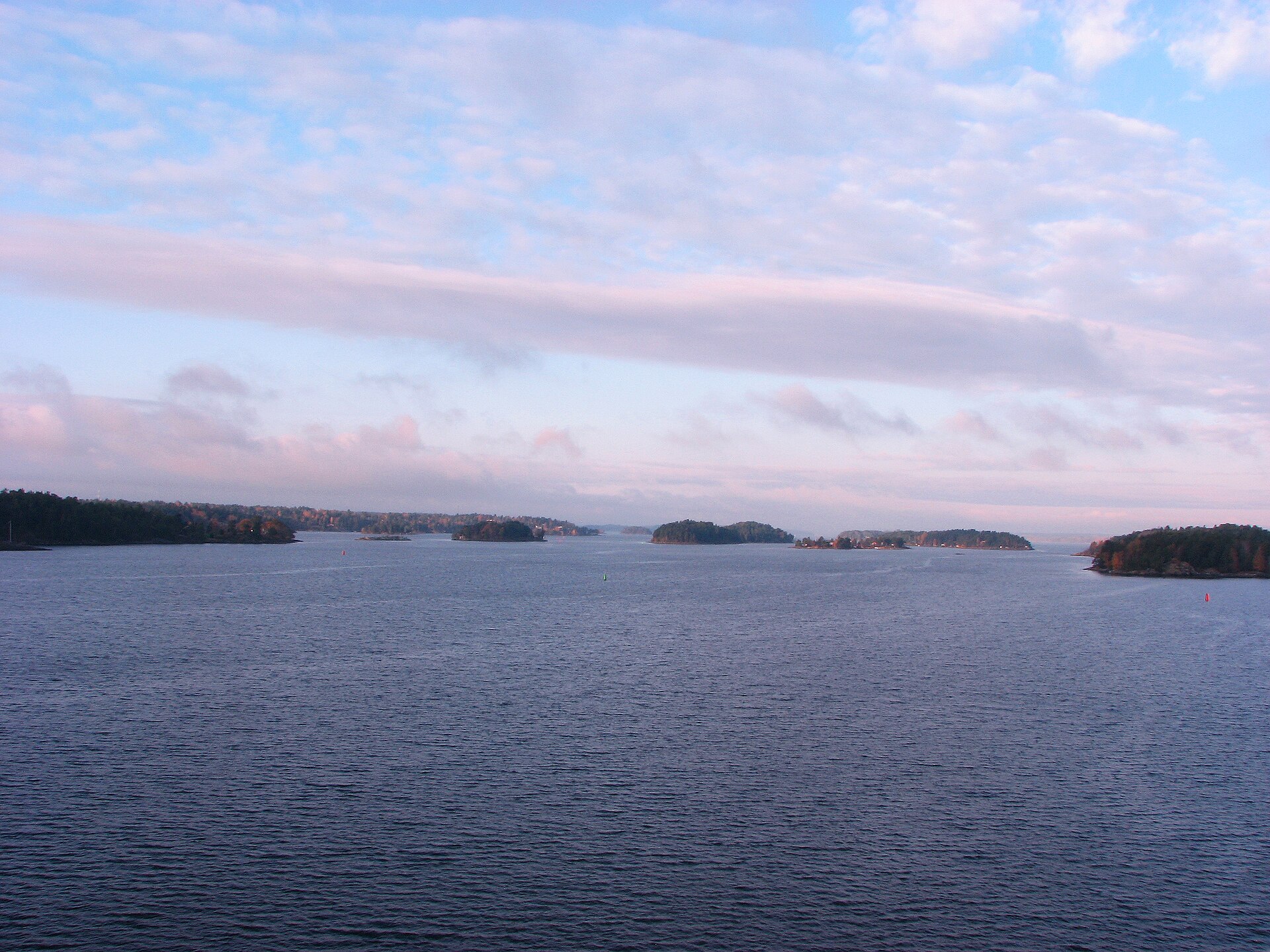 Islands and open water in the Stockholm archipelago