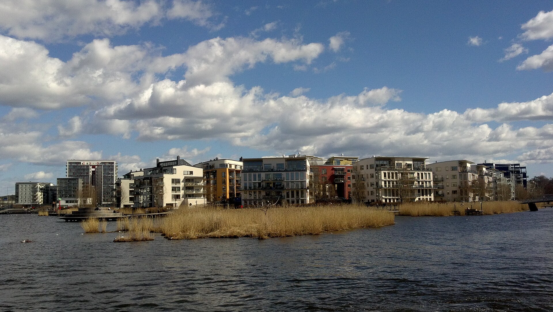 Hammarby Sjöstad Estocolmo Suecia.jpg — illustrating What Is Hammarby Sjöstad, and What Was It Built to Prove?