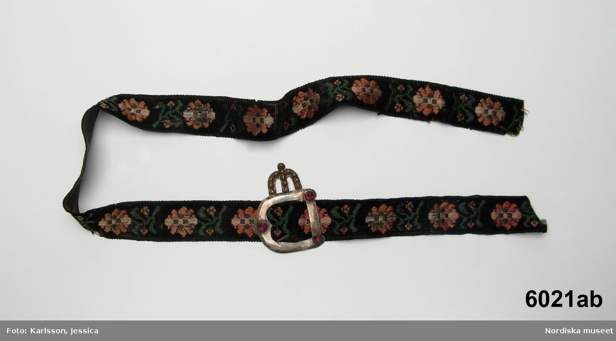 A hat buckle from the collections of the Nordiska museet