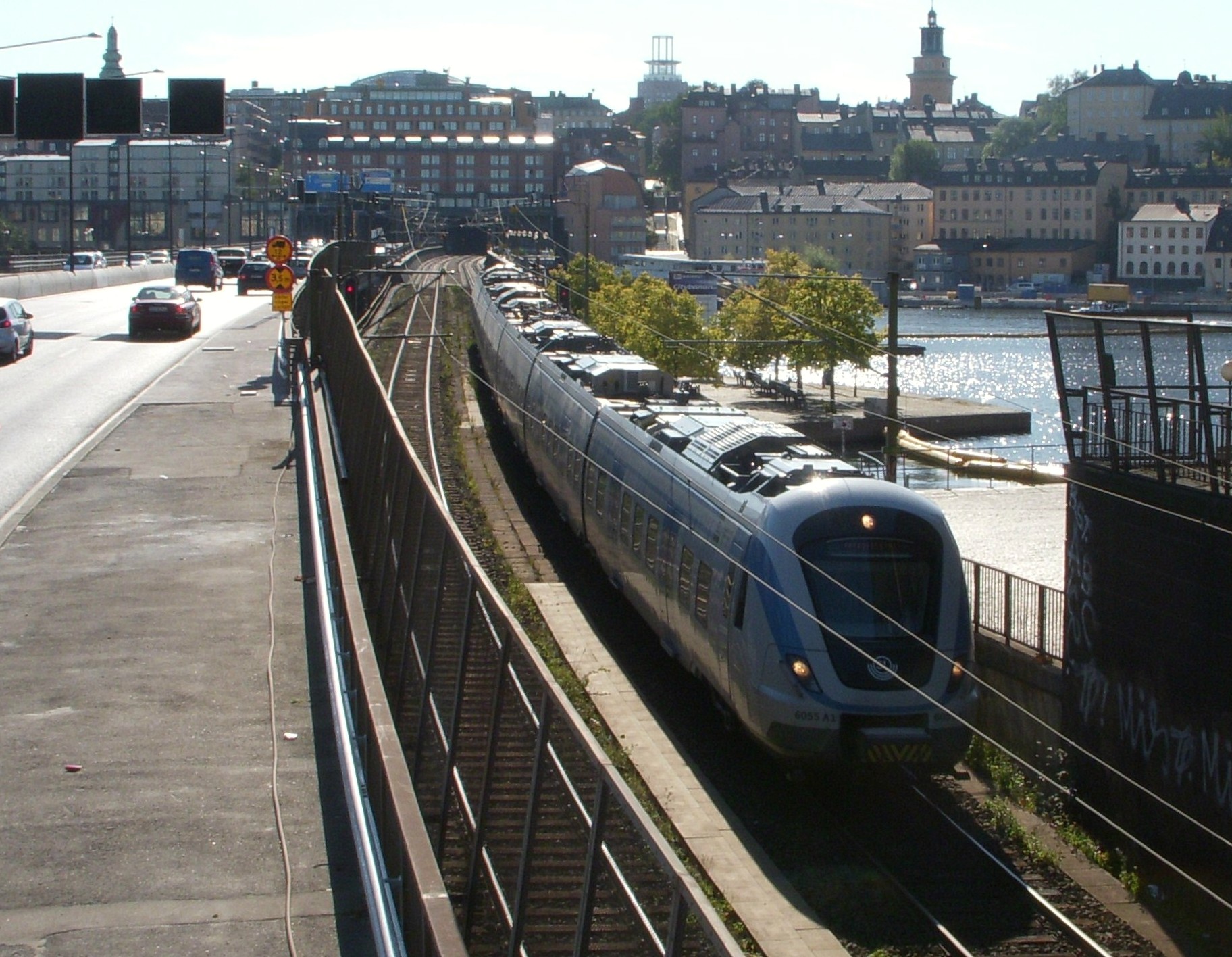 Centralbron pendeltåg 2009cr.jpg — illustrating What Is Pendeltåg, and When Is It Better Than the Metro?