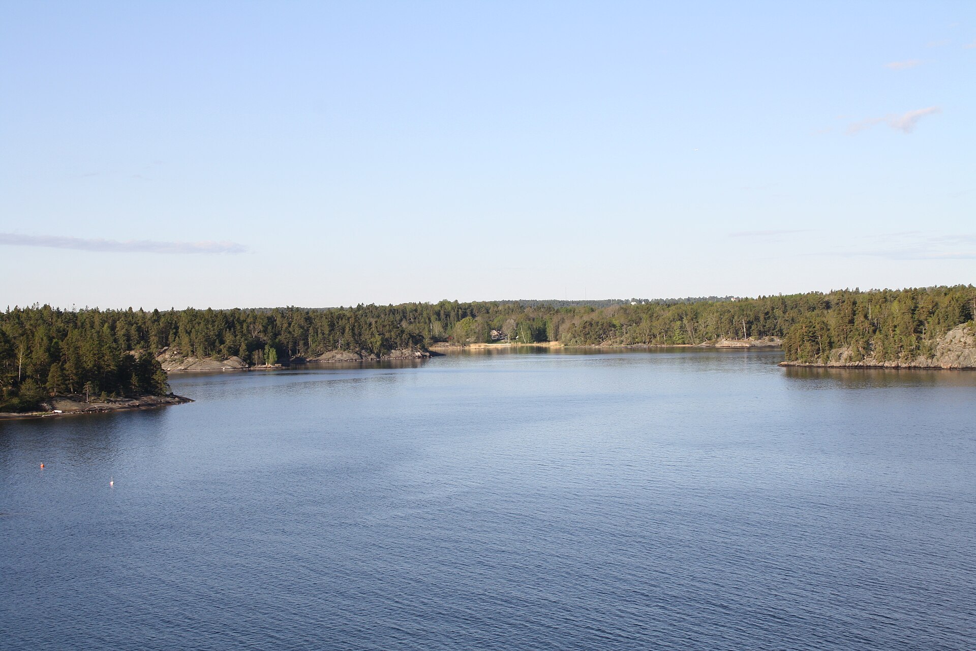 Rocks and water in the Stockholm archipelago