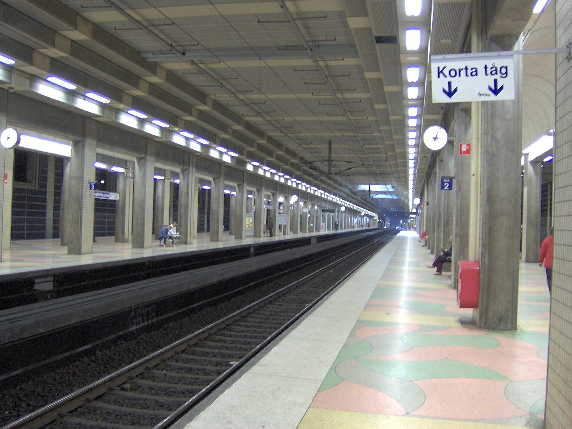 Södra station, Stockholm 2006.jpg — illustrating What Is Södra Station, and What Is Around It?