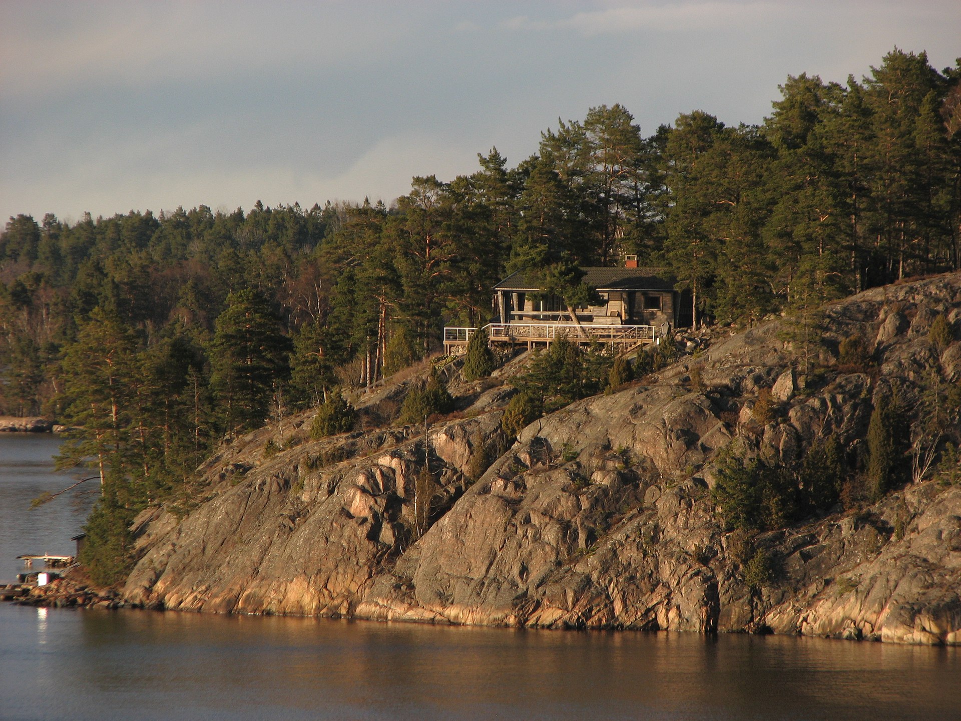 A stretch of the Stockholm archipelago seen from the water