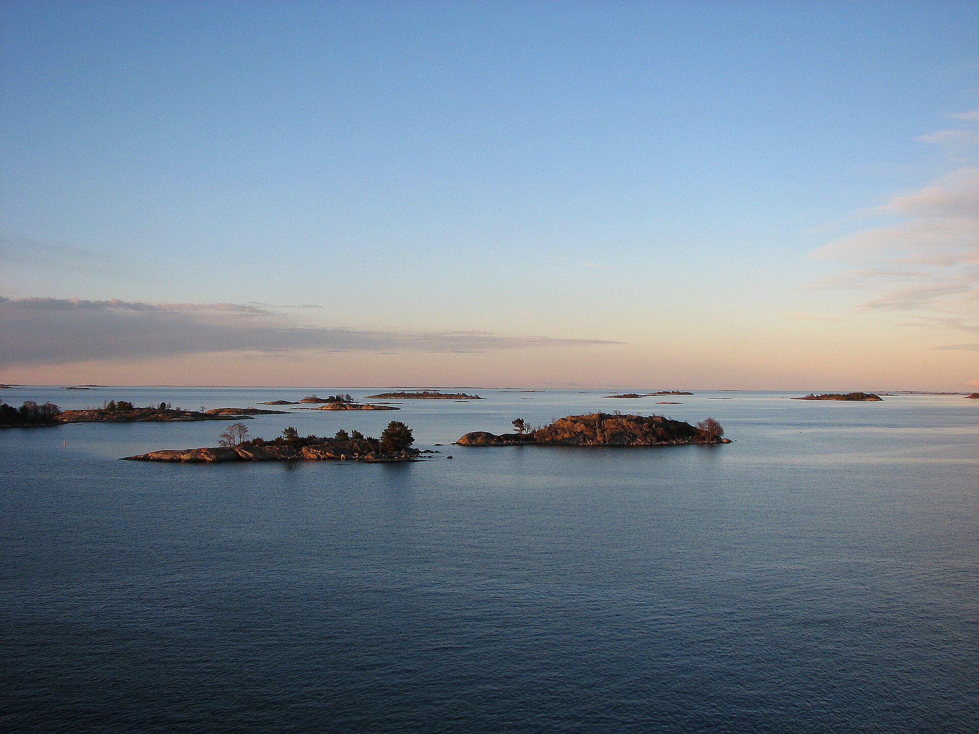 Water and islands in the Stockholm archipelago