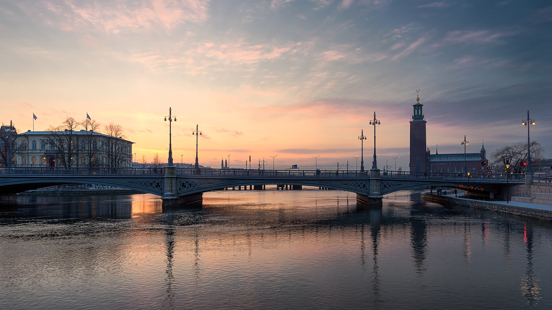Vasabron Vasa bridge Stockholm 2016 01.jpg — illustrating What Is the Vasa Bridge? How Stockholm’s Islands Connect
